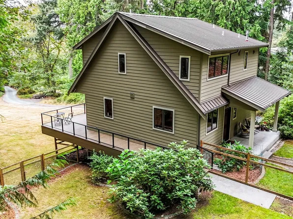 8039 Cultus Bay Road, Clinton, WA 98236