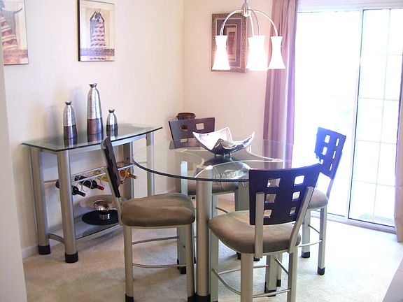 IVINTING DINING ROOM