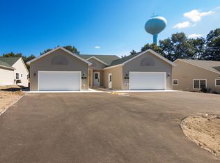 1941 Pine Ridge Dr, Manistee, MI 49660