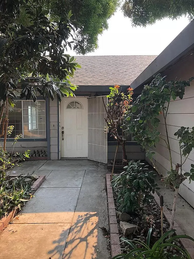 1704 Walpole Pl photo 1