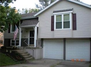 13916 S Brookwood Ct, Olathe, KS 66062