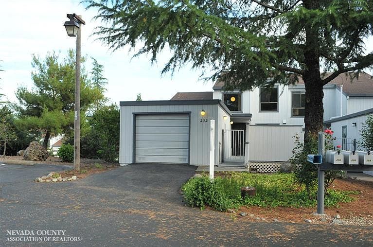 1st image of 202 Rockwood Dr