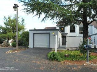 202 Rockwood Dr, Grass Valley, CA 95945