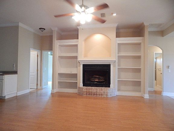 3rd image of 603 NW Blackberry Cir