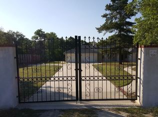 355 Eagle Ridge Dr, Floresville, TX 78114