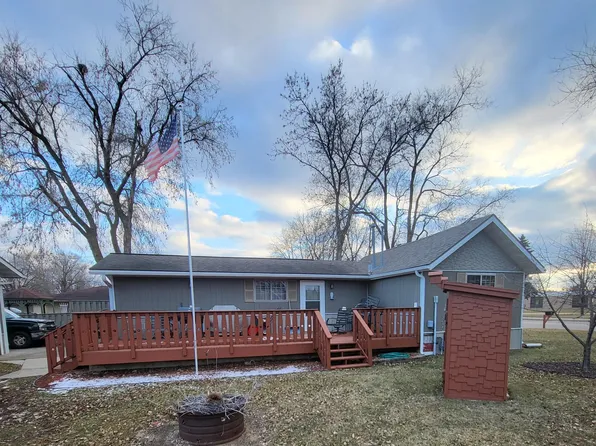 307 6th St SW, Little Falls, MN 56345