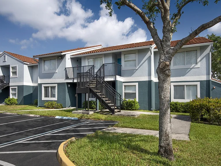 Sunny Lake Apartments — Photo 25