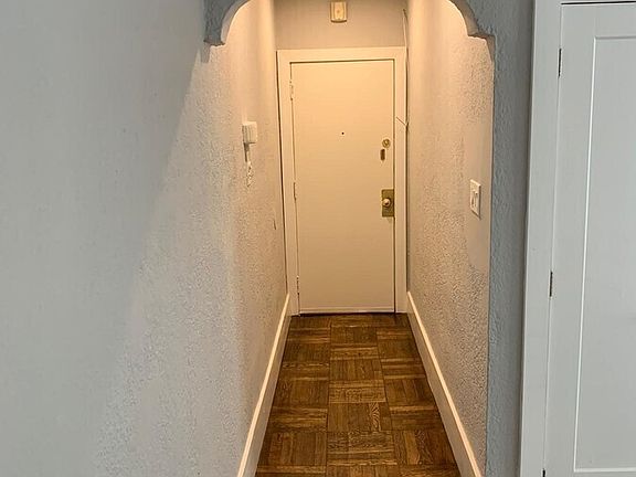 4th image of 40 E Cliveden St #100