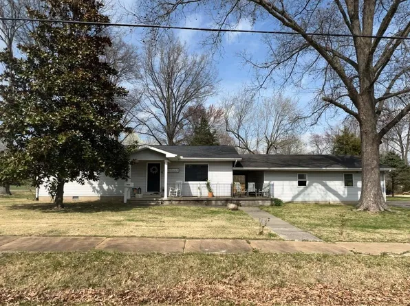 803 McKinley St, Benton, IL 62812