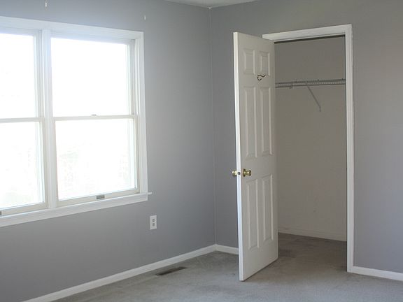 Bedroom with walking closet