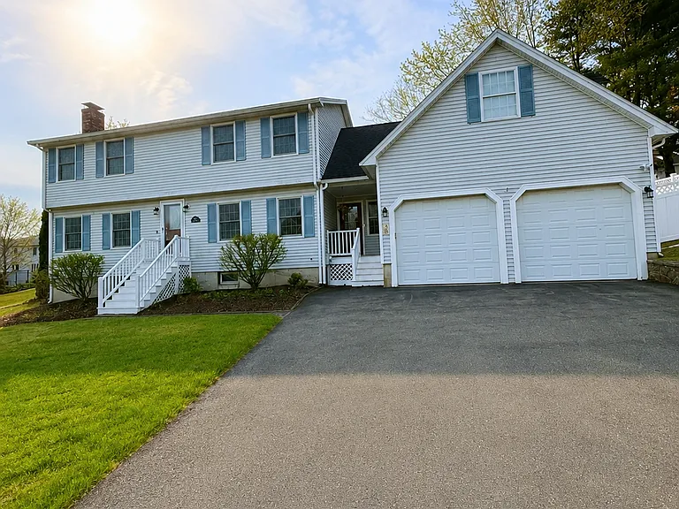 10 Amanda Way — Photo 1