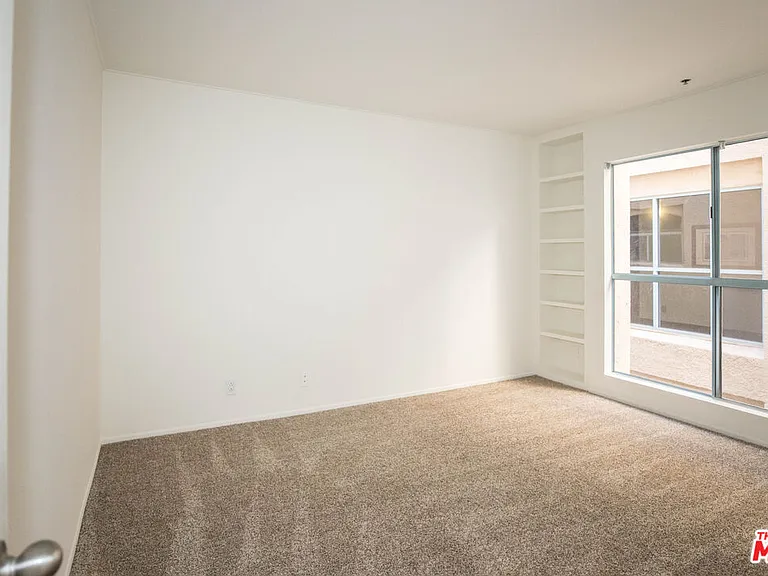 410 S Barrington Ave #205 — Photo 17