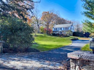 592 W Hill Rd, Stamford, CT 06902