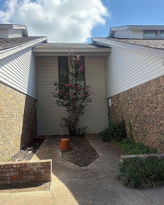 2nd image of 1318 Summerton Pl