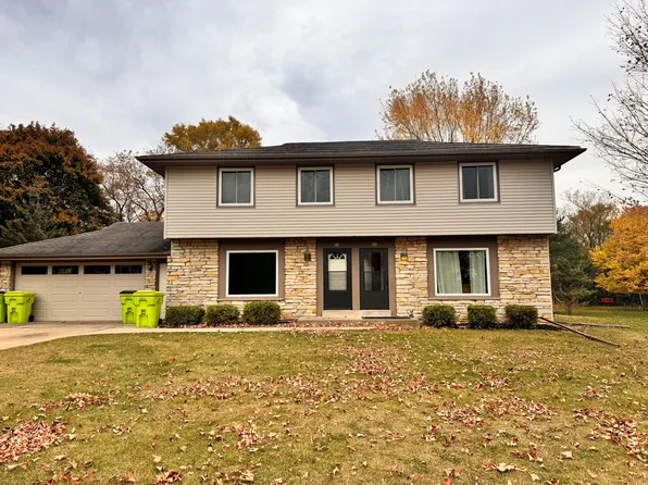 840 S Imperial Dr, Hartland, WI 53029
