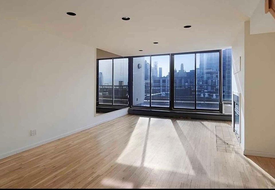 1st image of 130 Barrow St Ph 5