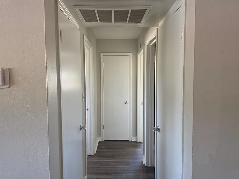 Discover Ridgewood Village Apartments in Moore, OK — Photo 8