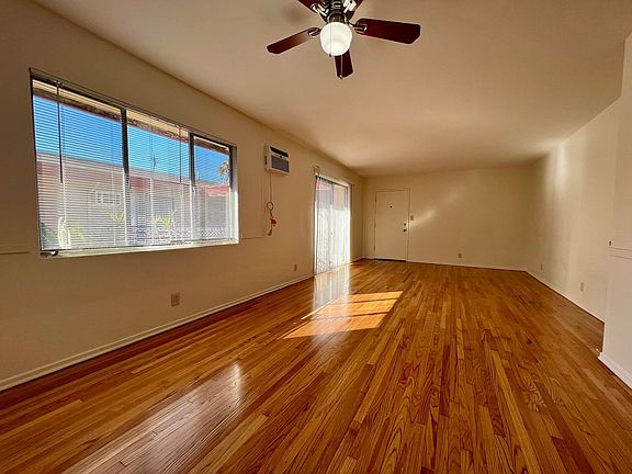 5th image of 720 S Plymouth Blvd #11