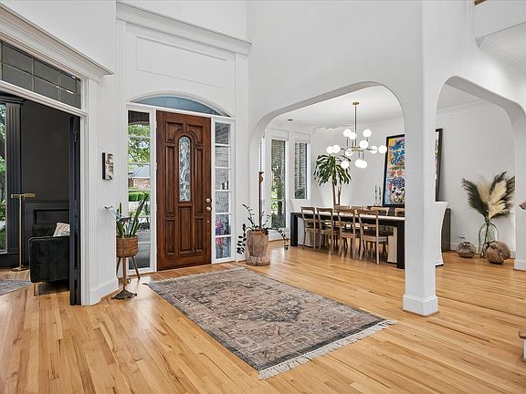 3rd image of 7213 Balmoral Dr