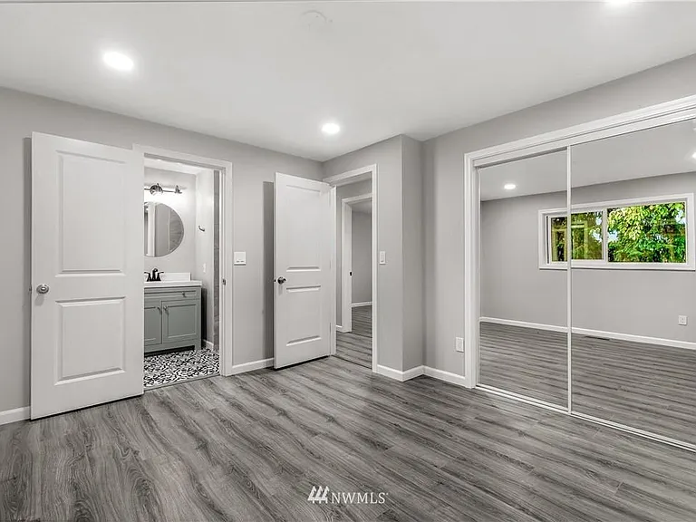 1034 Newport Ct NE — Photo 7
