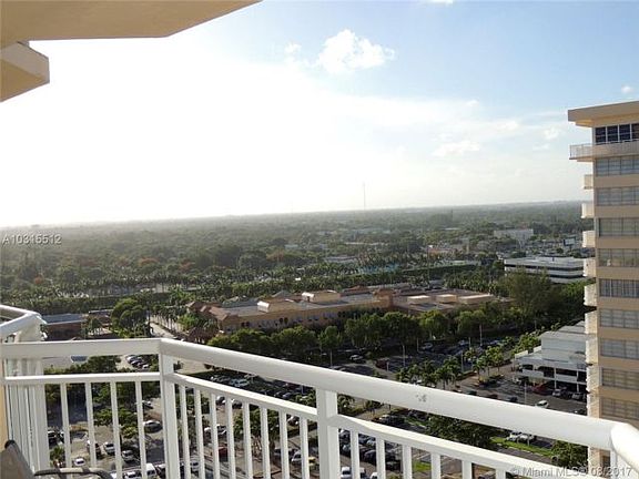 2nd image of 18041 Biscayne Blvd APT 1803
