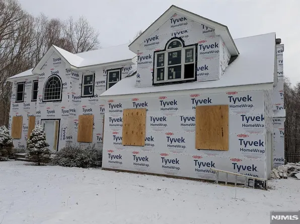 1 Oakcrest Dr, Hackettstown, NJ 07840
