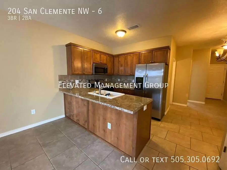 Amazing 3 Bedroom Townhome! Corner Unit, Private Yard, Refrigerated AC — Photo 1