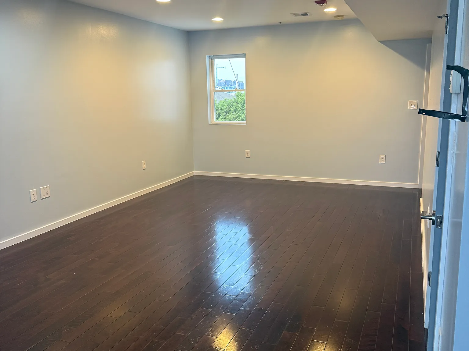 2 bed, 1400 sqft, $2,000 — Photo 3