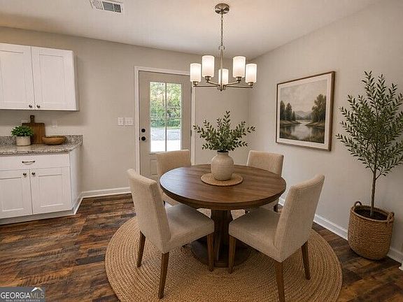 3rd image of 81 Daphney Ln