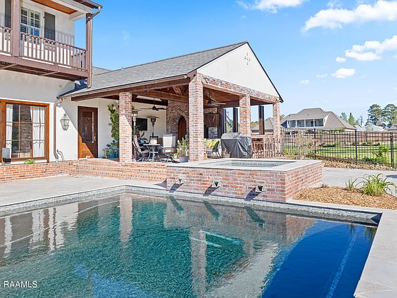 3rd image of 732 Louis Arceneaux Rd