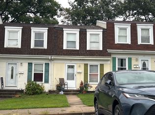 10 Pawleys Ct, Nottingham, MD 21236