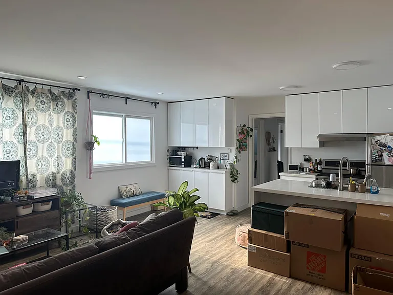 5915 Telegraph Ave #5 — Photo 2
