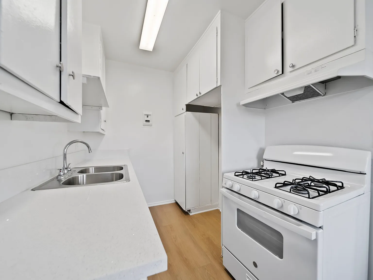 1 bed, 850 sqft, $1,800 — Photo 3