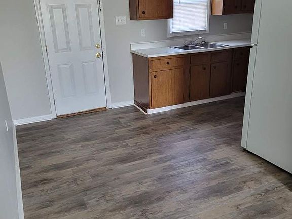 4th image of 117 Spring Circle Dr #4