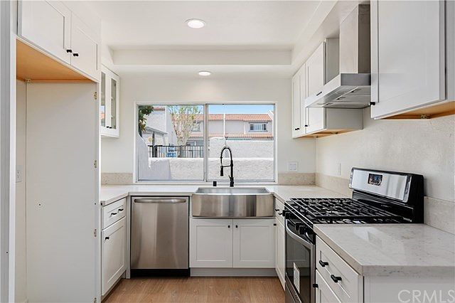 1st image of 838 W 232nd St