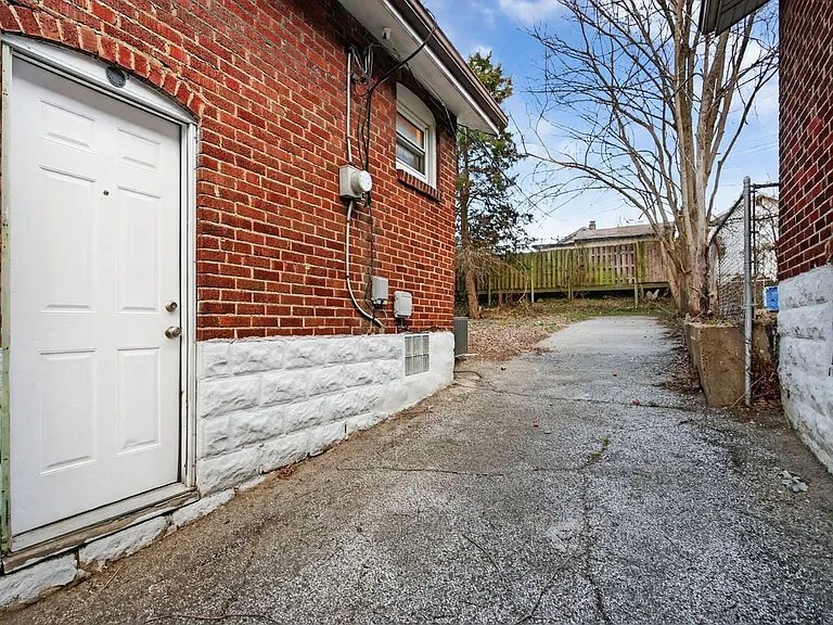 8347 Eton Pl — Photo 23