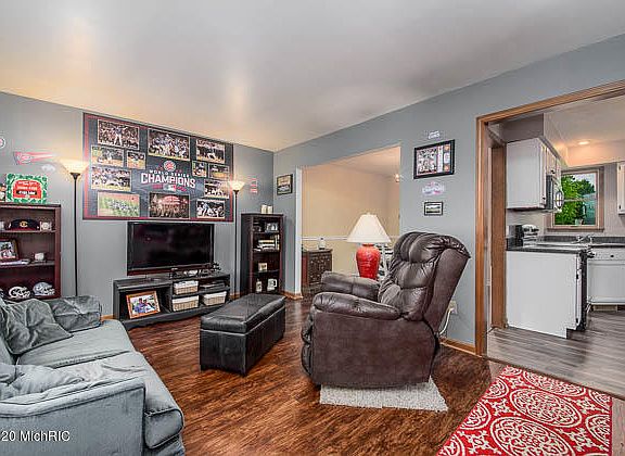 3rd image of 22813 Canary Ave