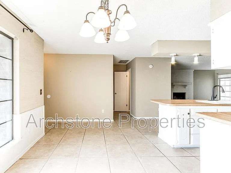 6605 Lyrewood Ln — Photo 4