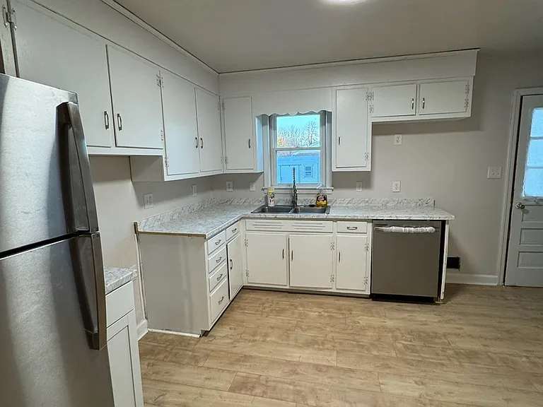 707 Crystal Dr — Photo 24