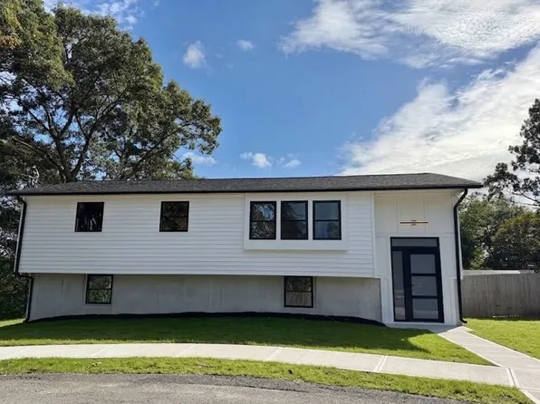 6 Wharton Ct, Hyde Park, MA 02136