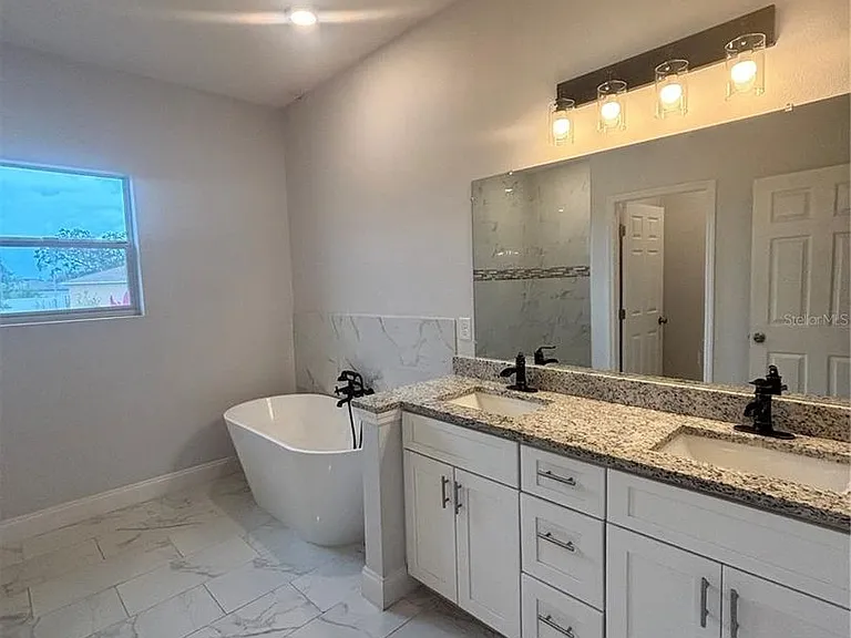 423 Churchill Ct — Photo 5