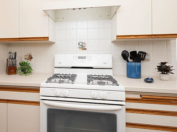 4th image of 1606 Hackamore Rd #1