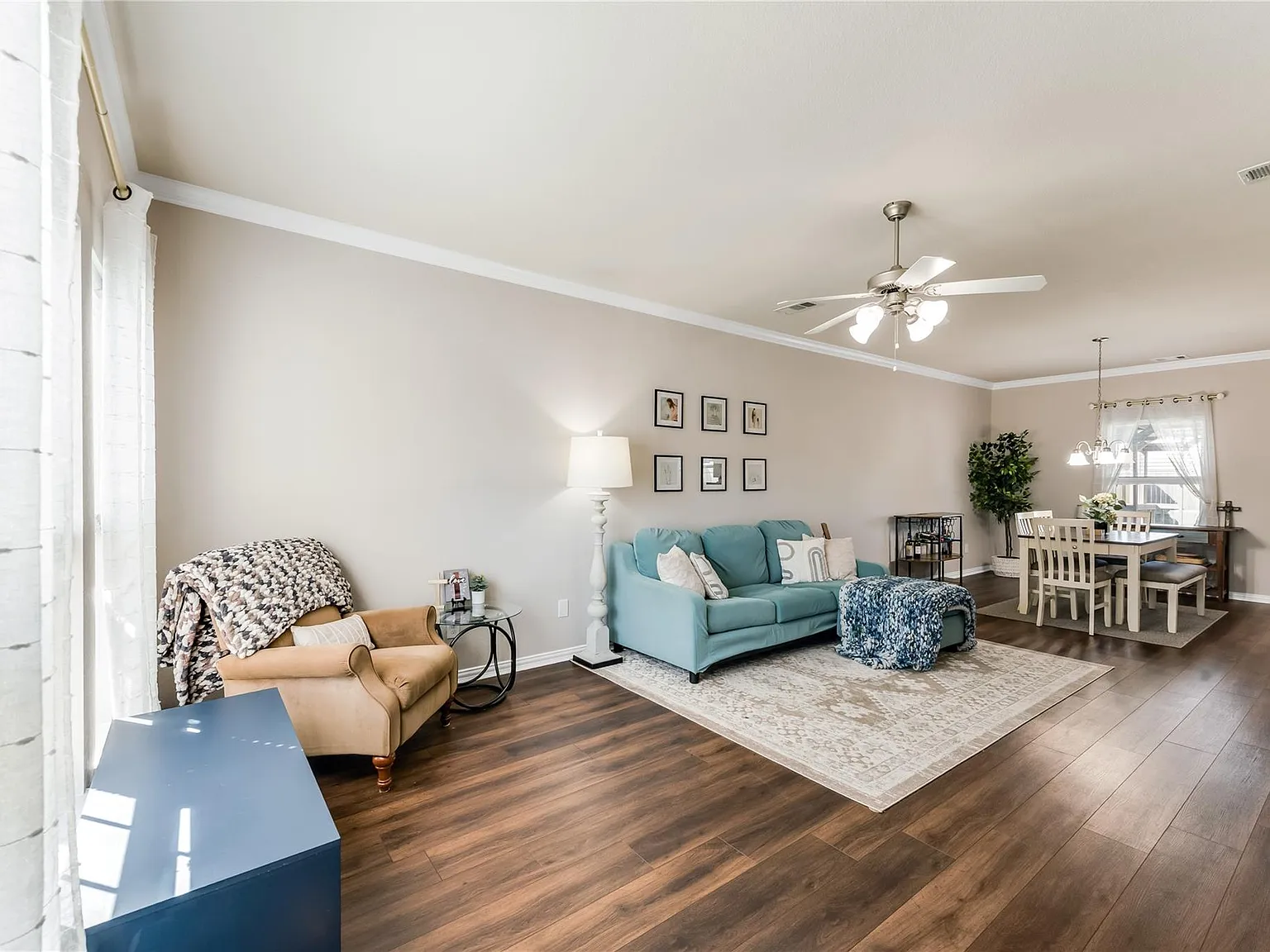 3 bed, 2.5 bath, 2101 sqft, $2,450 — Photo 4