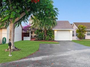 6863 SW 104th Ct, Miami, FL 33173