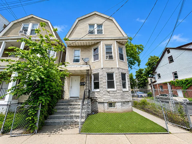 469 Avon Ave — Photo 1