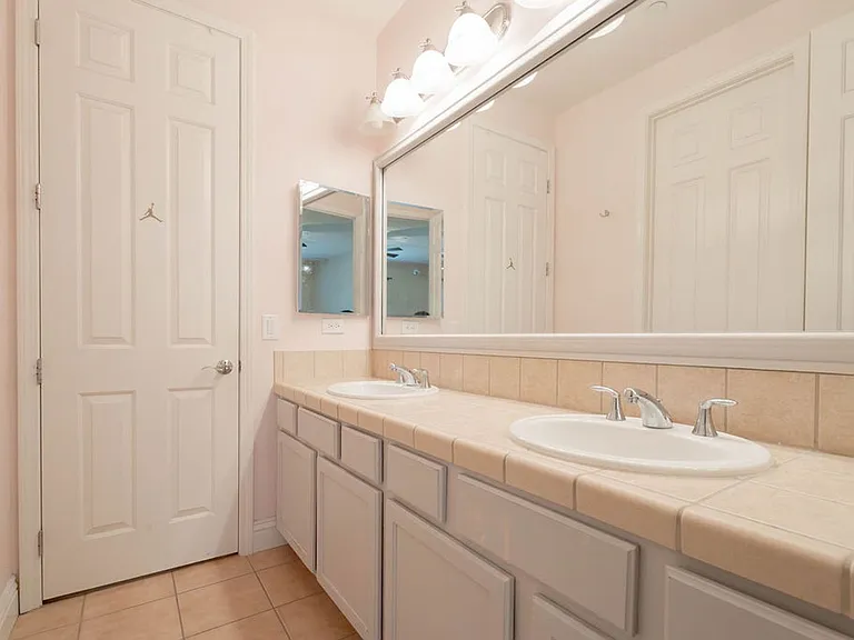 10387 Sweet Laurel St — Photo 38
