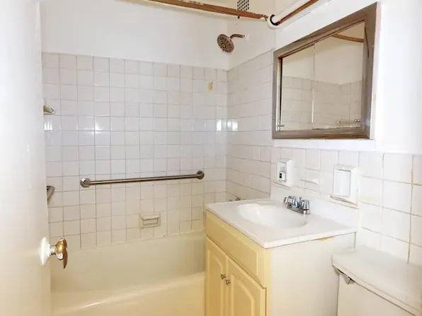 301 East 62nd Street image 10 of 16