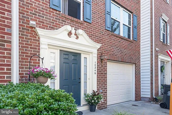 4 bed, 2552 sqft, $3,300 — Photo 1