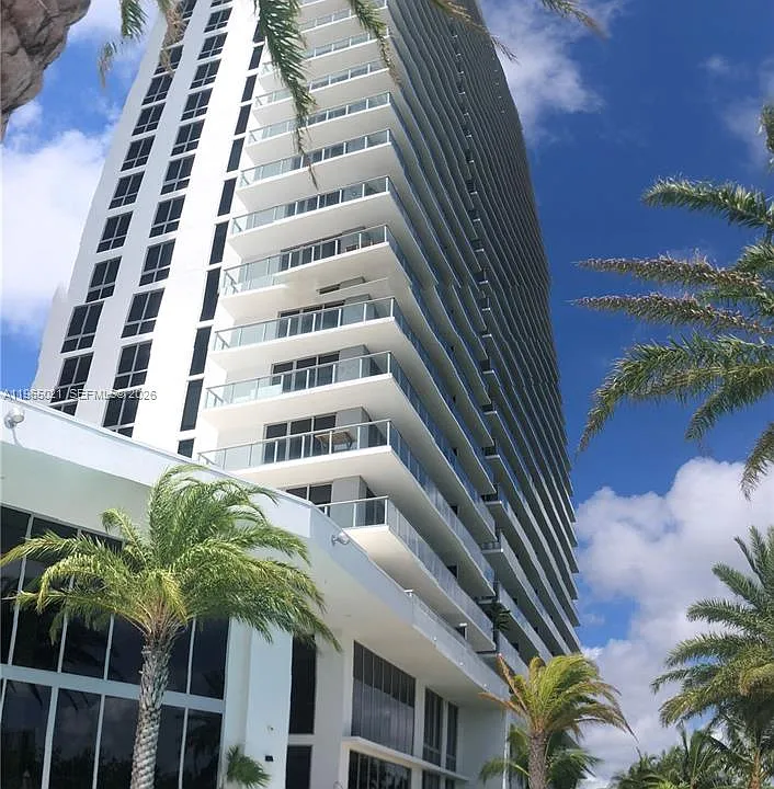 16385 Biscayne Blvd #507