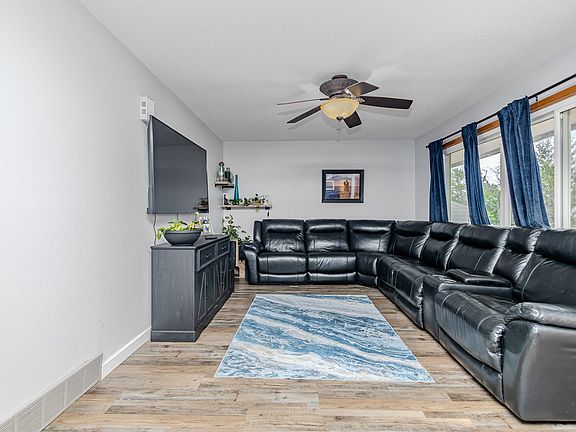 3rd image of 415 NE 4th St